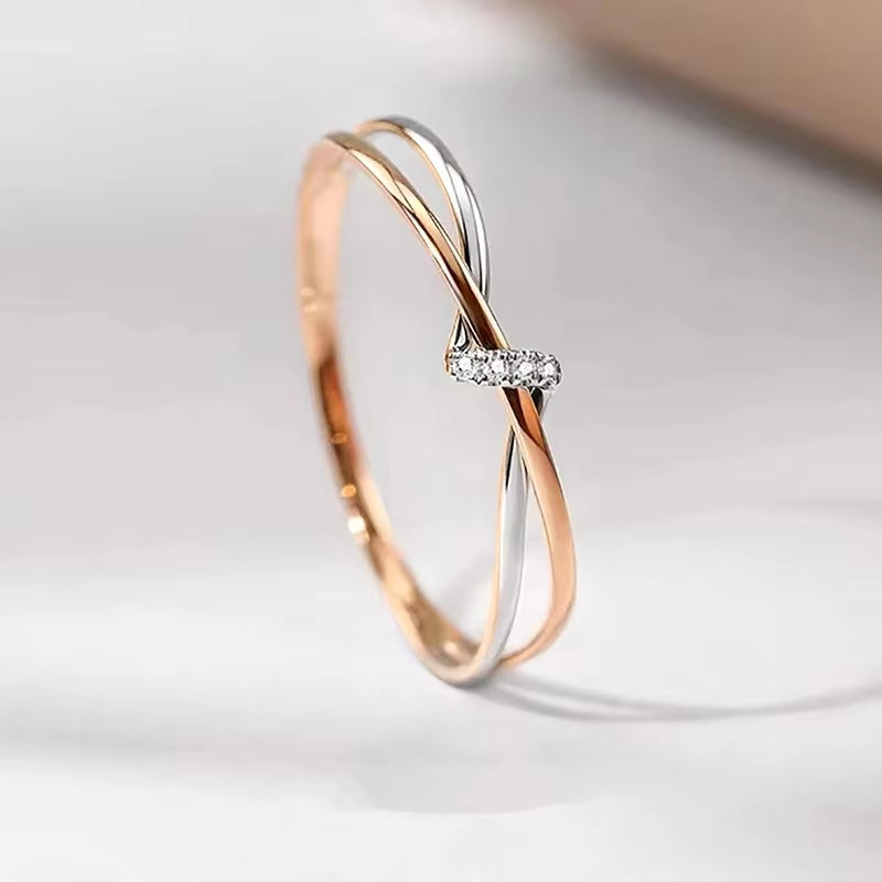 Gorgeous Fresh Two Tone Twisty Designed Rings for Women Intersperse Bling Bling Cubic Zirconia Trendy Rings Charm Jewelry