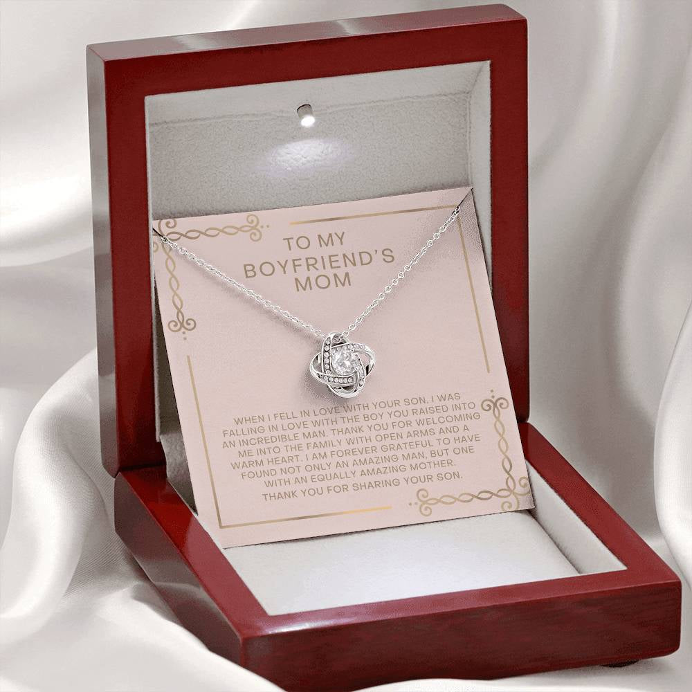 Boyfriend'S Mom Falling in Love Necklace