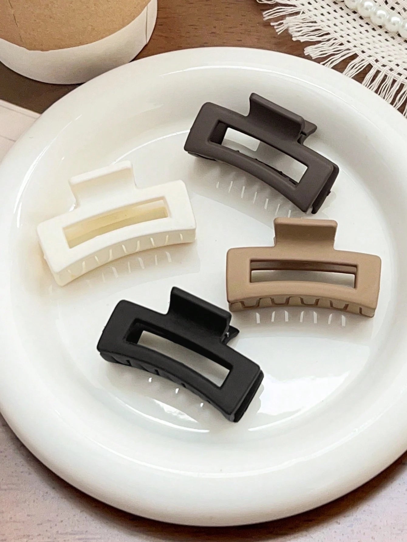 4Pcs Matte Milk Tea Color 4.5Cm Square Hollow Cute Hair Clips, Small Matte Beach Style Accessories for Autumn/Winter Hair Claws Claw Clips Hair Jaw Clip Hair Clamps Hair Clutch Hair Catcher Clip