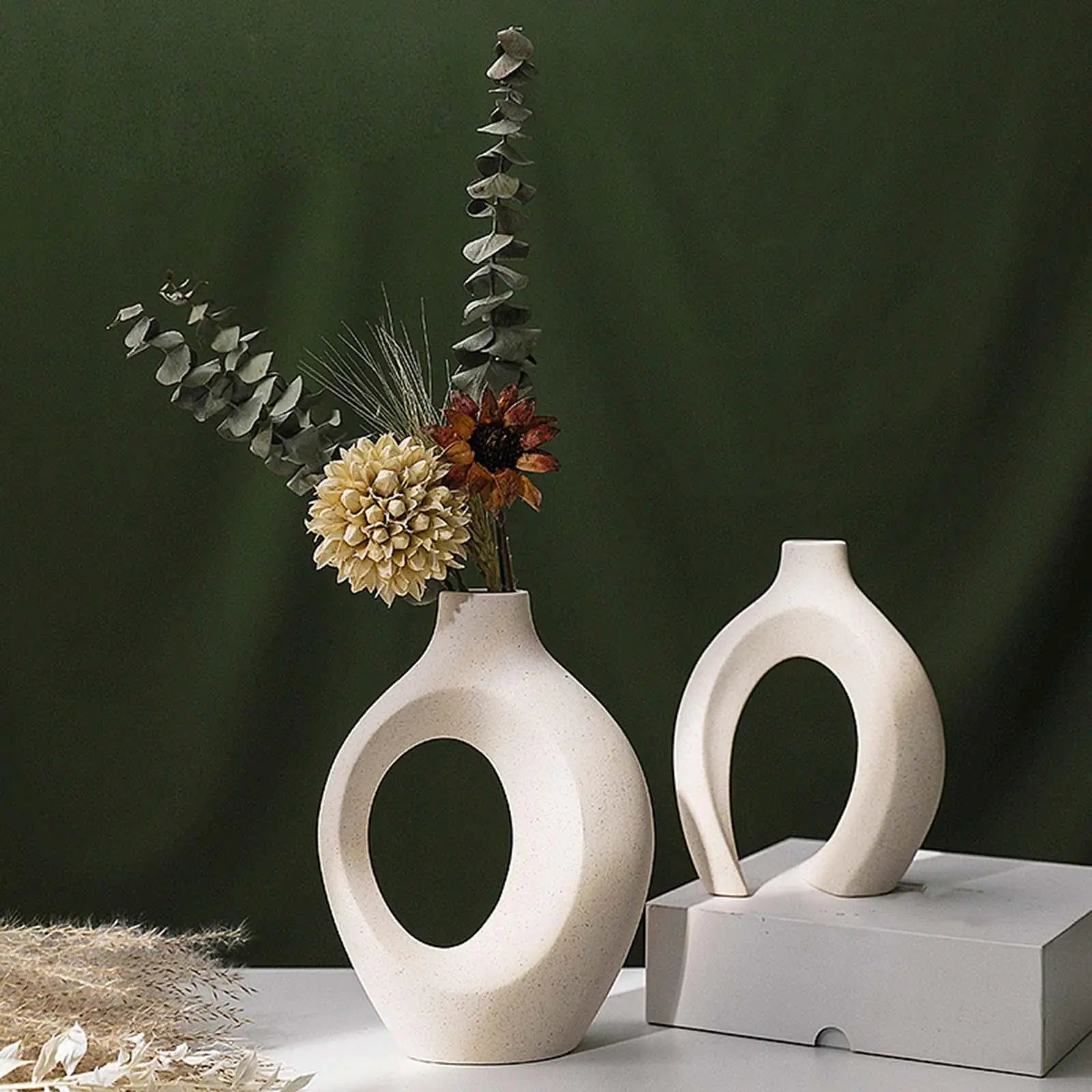 2 Pieces Nordic Style Flower Vase Flower Arrangements Planter Pots Tabletop Centerpieces Statue Decorative Bud Vase for Entrance